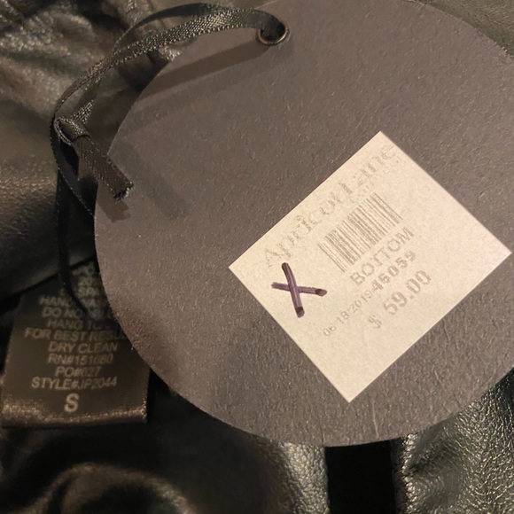 Black faux leather leggings - Picture 3 of 3